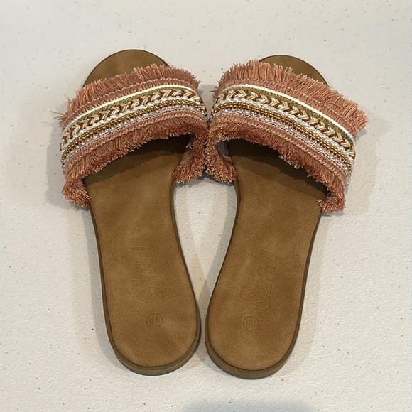 Neutral tan and gold sequin fridge summer sandals - Picture 2 of 3